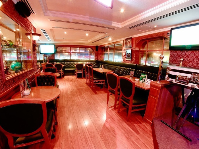 Sherlock holmes english pub arabian courtyard hotel & spa bur dubai Sherlock holmes english pub arabian courtyard hotel & spa bur dubai