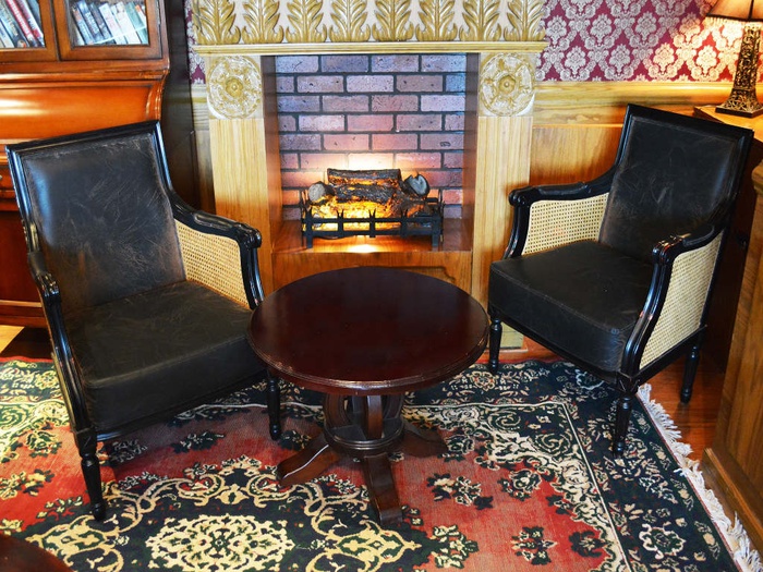 Sherlock holmes english pub arabian courtyard hotel & spa bur dubai Sherlock holmes english pub arabian courtyard hotel & spa bur dubai